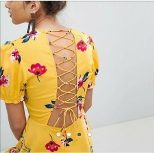 ASOS PRETTYLITTLE THING FLORAL LACEUP DRESS🌷🌹